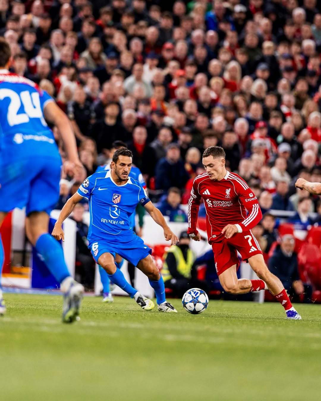 九游娱乐-德甲赛前走向成谜；皇家马德里门线救险；赛场秩序良好；团队化学反应显著