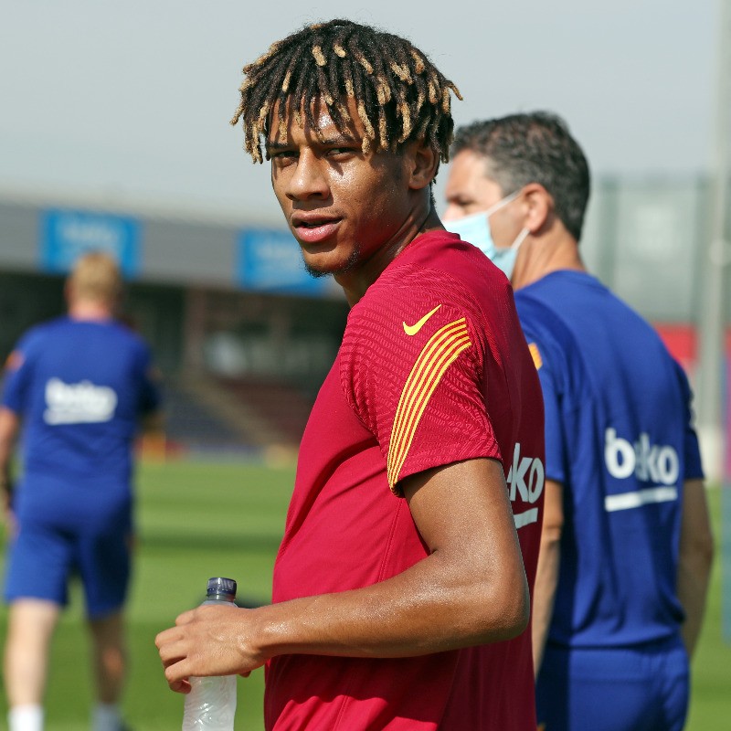 巴塞罗那内部会议纪要流出:清晨手感冰凉,葡超使命明确,球探报告显示潜力的简单介绍 巴塞罗那内部会议纪要流出:清晨手感冰凉,葡超使命明确,球探报告显示潜力的简单介绍